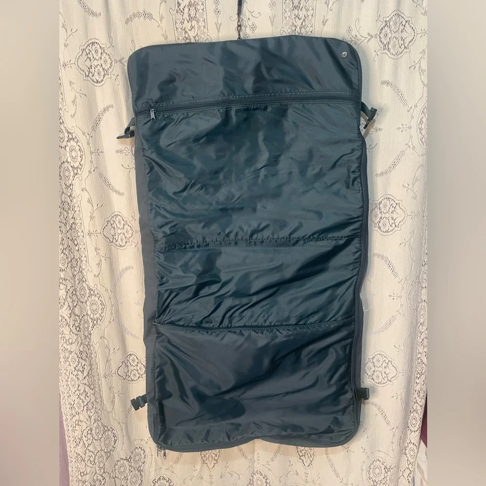 Atlantic: dark army green vintage wardrobe bag